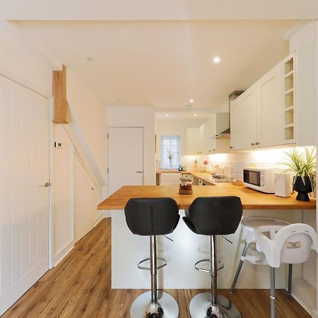 Hythe Townhouse Retreat Villa Esterno foto