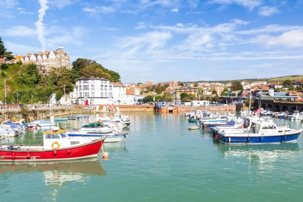 Hythe Townhouse Retreat Villa Esterno foto